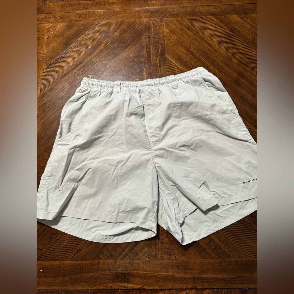 Columbia Men's Light Gray Athletic Shorts